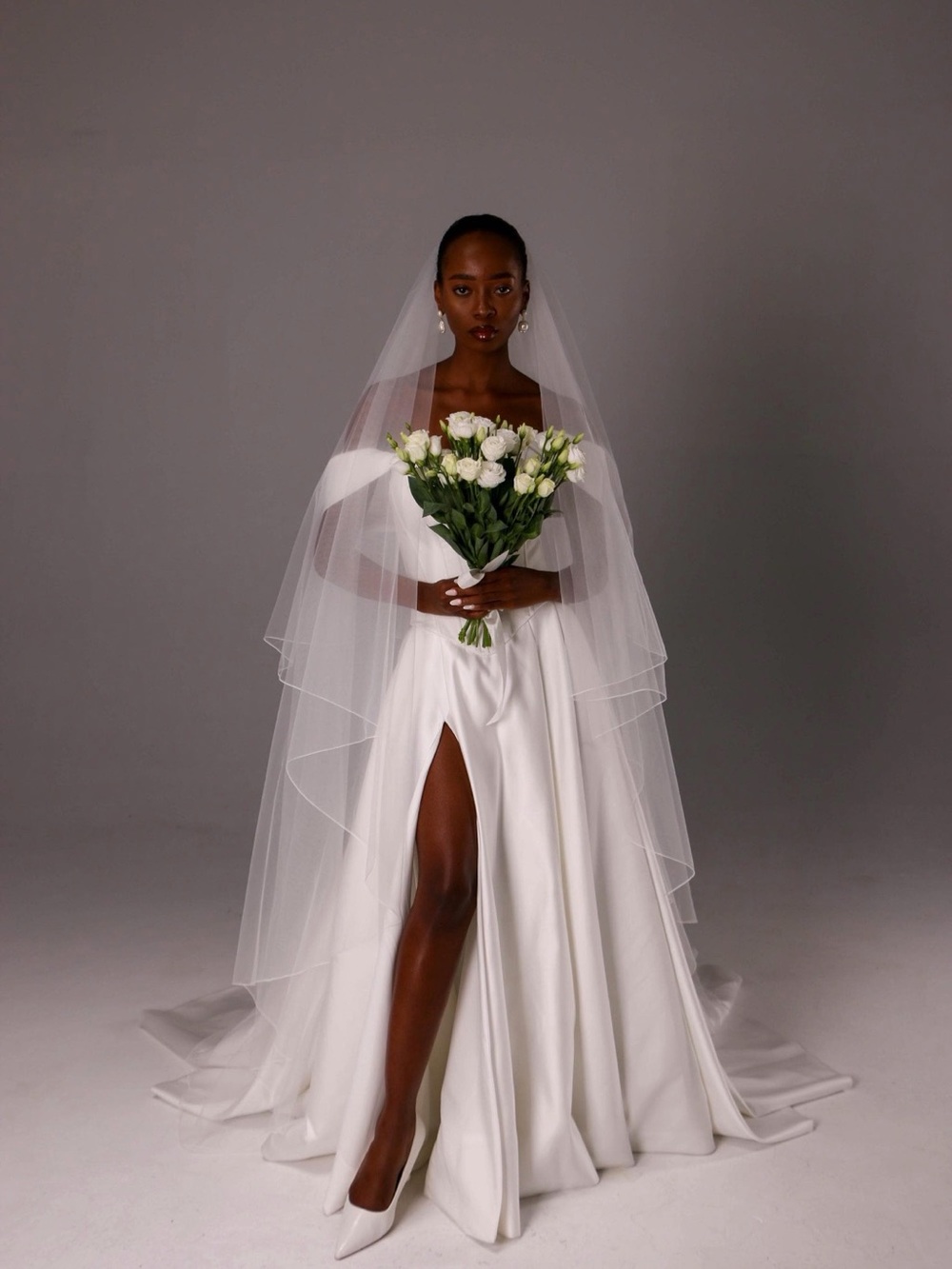 Never worn soft ivory Veil with pencil edge